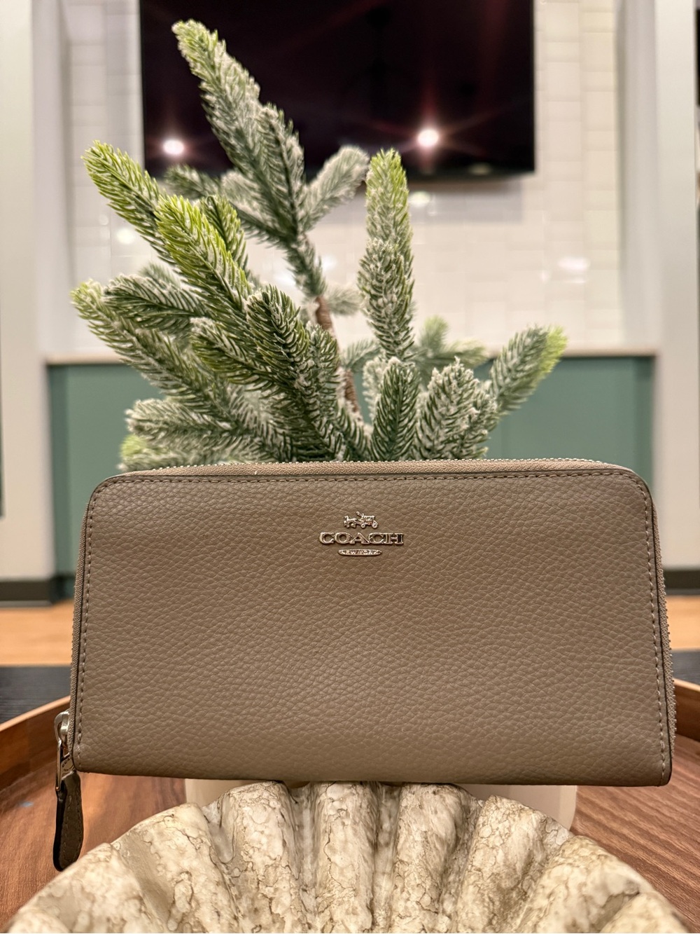 COACH Pebbled Leather Accordion Zip Wallet - Taupe - Excellent Condition C4451 - Picture 8 of 8